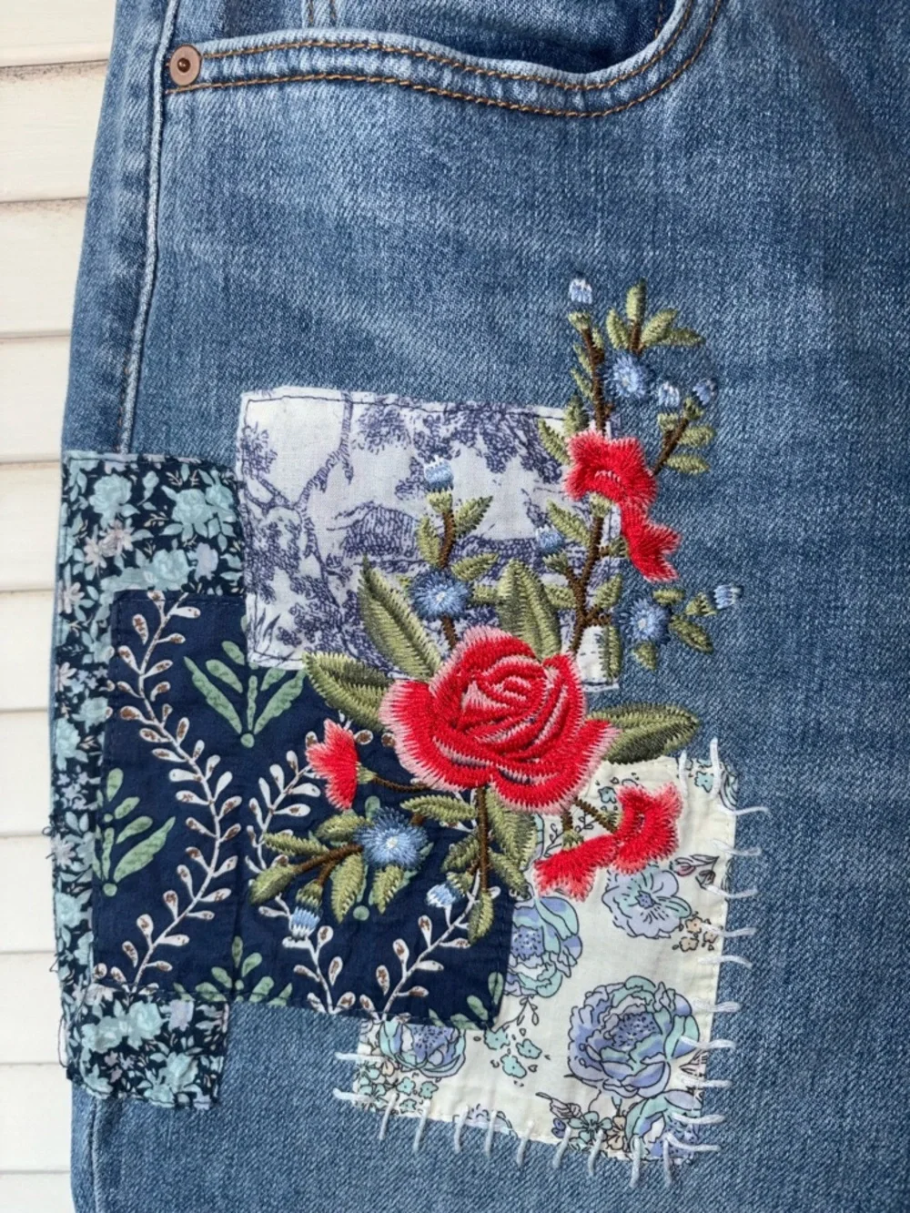 Sundance Patchwork Embroidered Jeans 32 Cropped Raw Hem Boho Straight - Picture 5 of 8